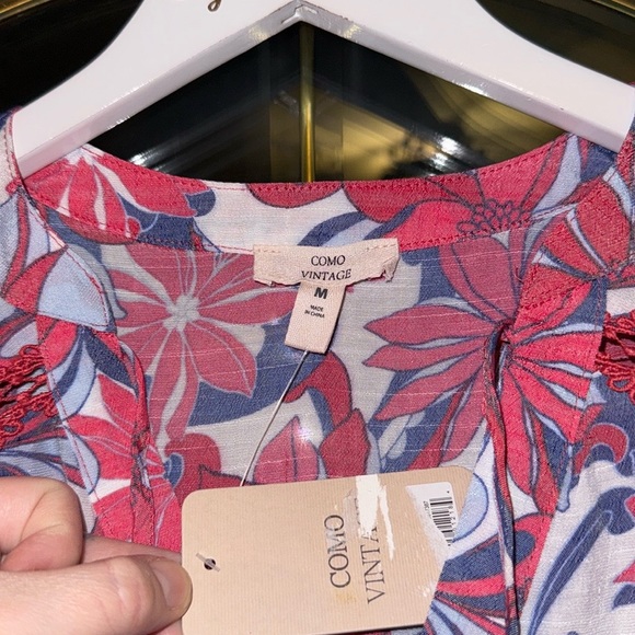 NWT! Como Vintage Floral Print Crochet Detail Notched V-Neckline Sleeveless Top - Picture 12 of 15